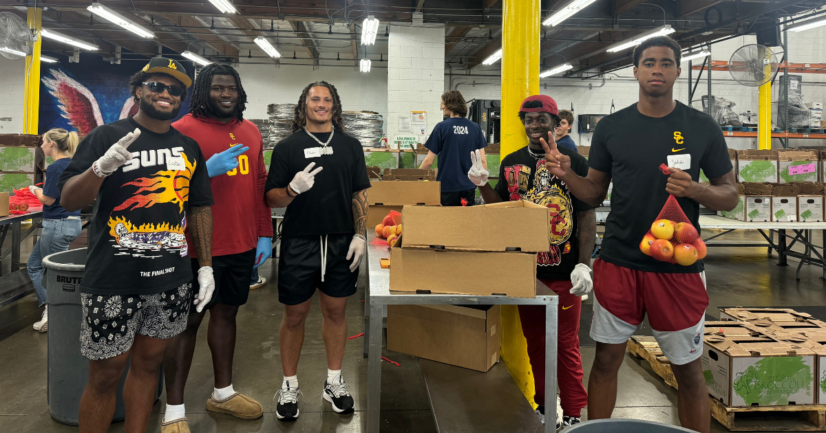 Larfb House of Victory and LA Regional Food Bank Team Up to Make Major Meal